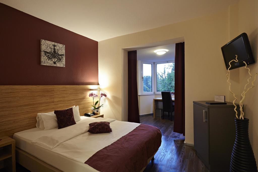 Hotel Bonjour Bad Soden am Taunus Extérieur photo