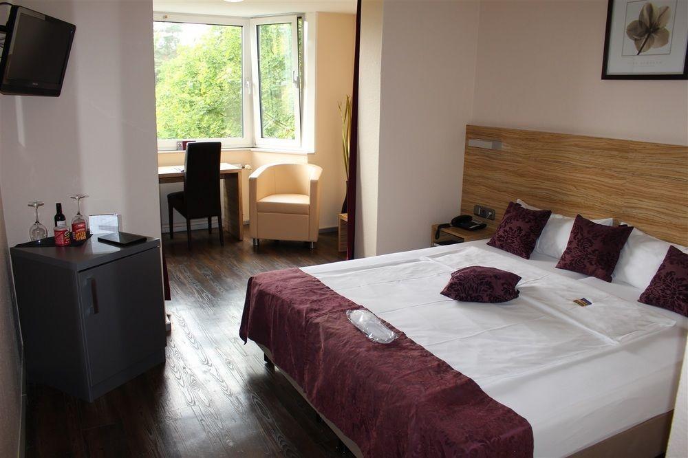 Hotel Bonjour Bad Soden am Taunus Extérieur photo